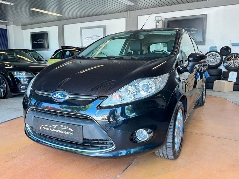 Black metallic Gebraucht 2012 Ford Fiesta Titanium Kleinwagen | 9.790 € (Teuer) - Bild 1/4