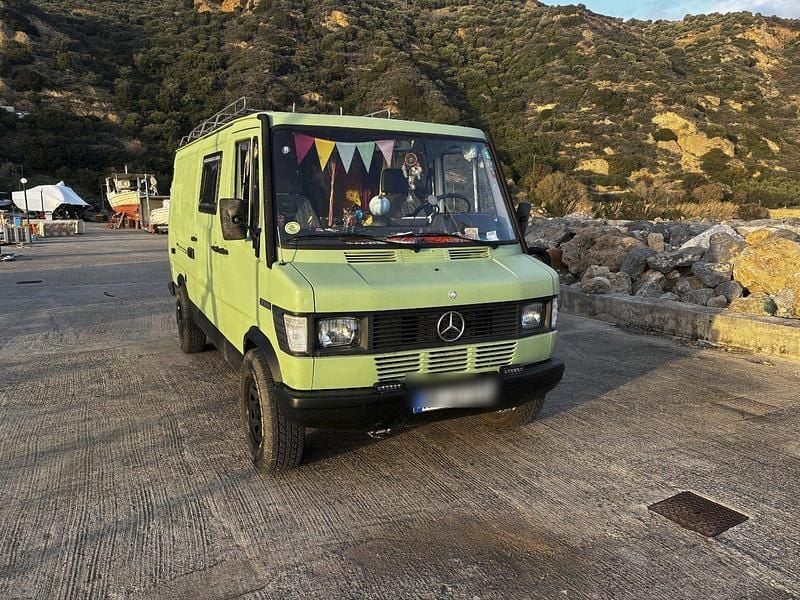 Grün Gebraucht 1991 Mercedes T1 Van | 17.500 € - Bild 1/4
