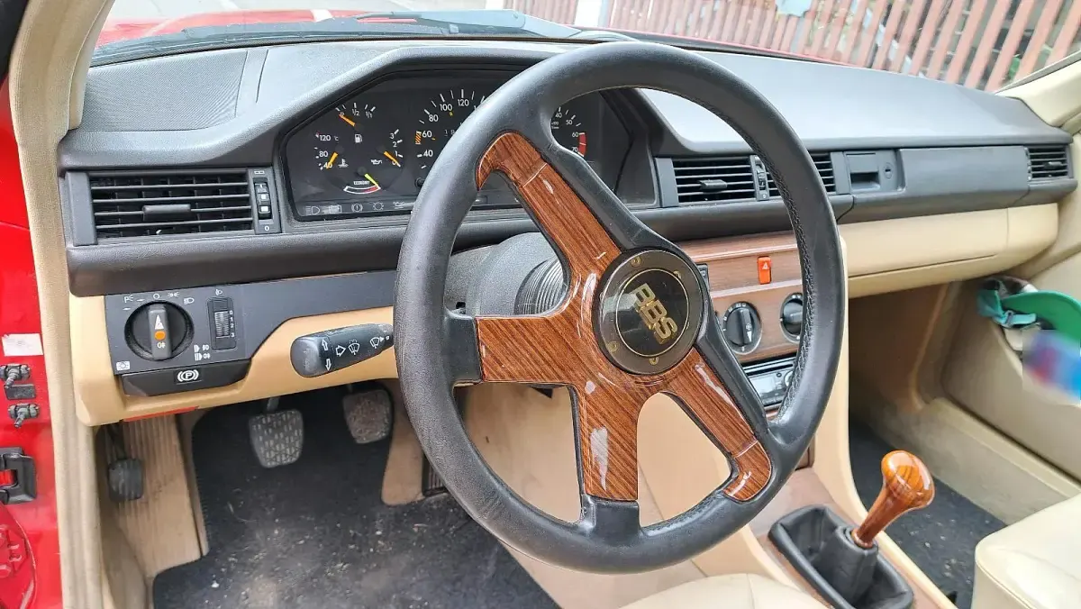 Gebraucht Mercedes 230 132 PS (97 kW) 1988 Rot Coupé
