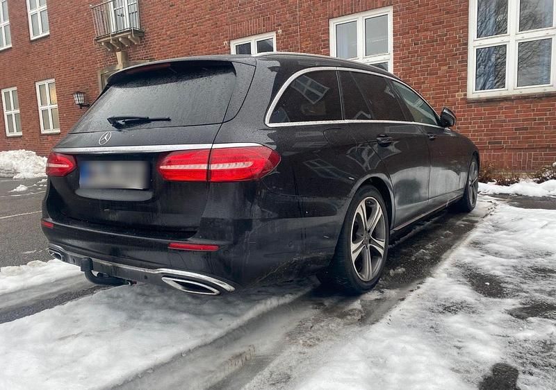 Gebraucht Mercedes E220 194 PS (142 kW) 2016 Schwarz Kombi