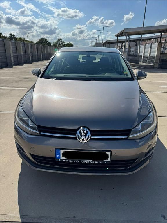 Grau Gebraucht 2014 VW Golf VII Comfortline Limousine | 8.900 € (Fairer Preis) - Bild 1/4