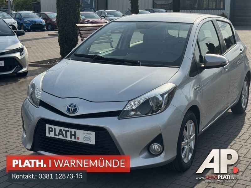 Silber Gebraucht 2012 Toyota Yaris Hybrid Life Limousine | 6.990 € - Bild 1/4