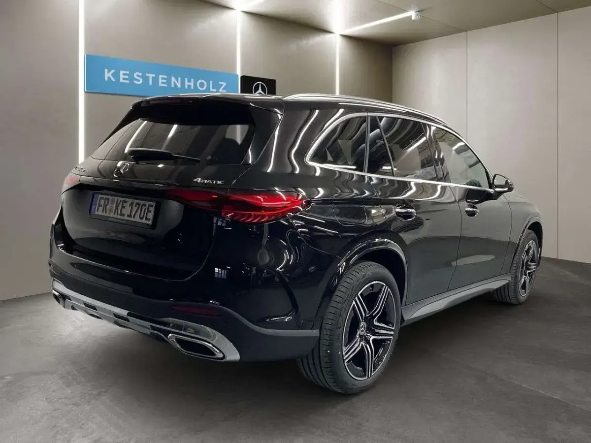Second-hand Mercedes GLC300e AMG 333 CP (244 kW) 2026 Negru SUV