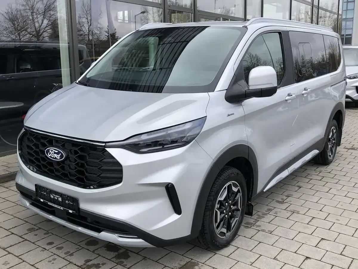 Neu Ford Tourneo Custom Active 170 PS (125 kW) 2026 Ein traum in moondust silver Van