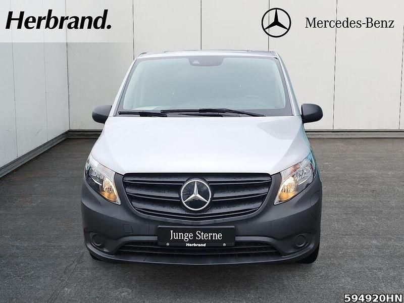Gebraucht Mercedes e-Vito 85 kW (116 PS) 2023 Silber Van / Kleinbus