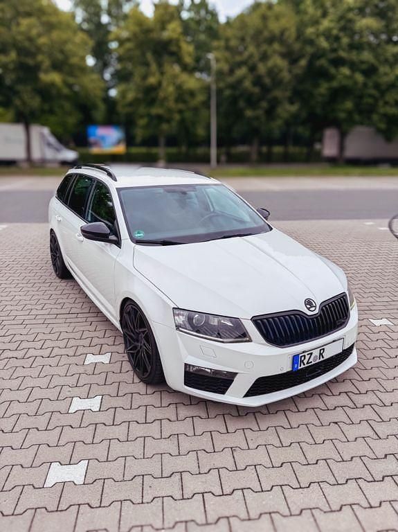 Weiß Gebraucht 2015 Skoda Octavia RS Kombi | 11.490 € (Fairer Preis) - Bild 1/4