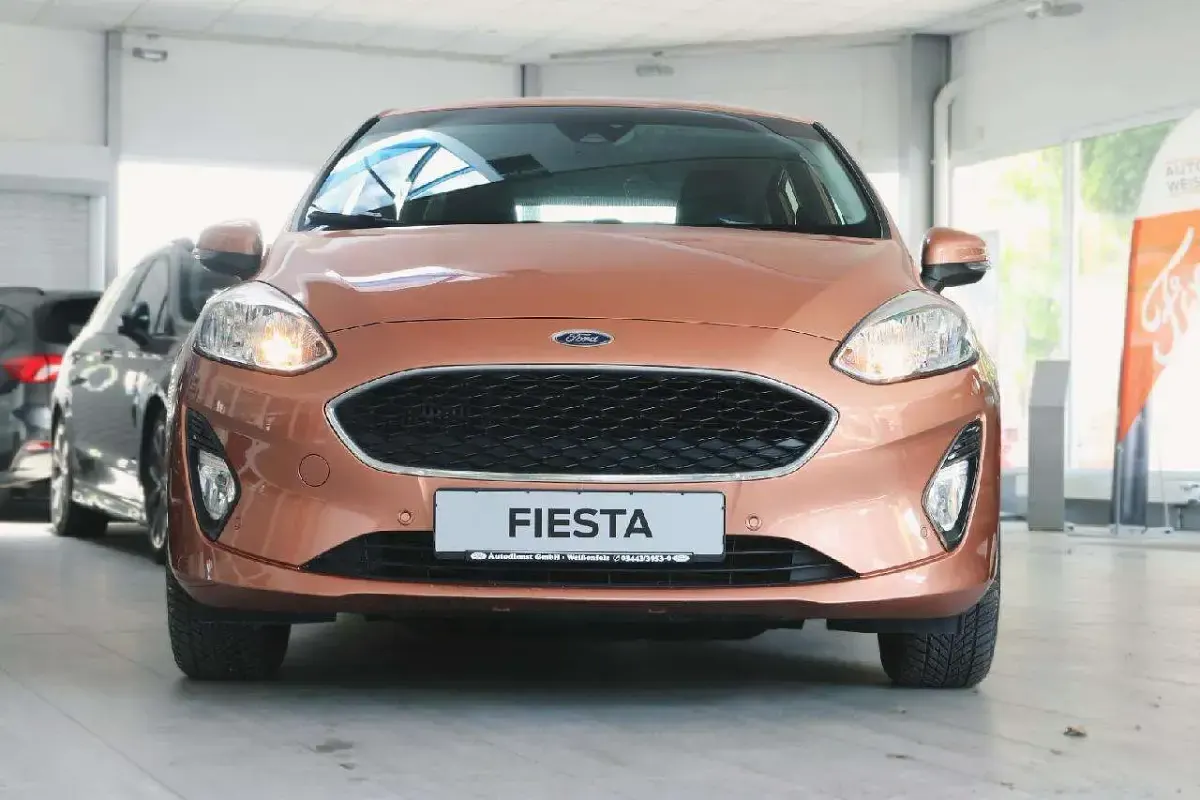 Gebraucht Ford Fiesta Cool & Connect 101 PS (74 kW) 2017 Kalaharibraun metallic Kleinwagen