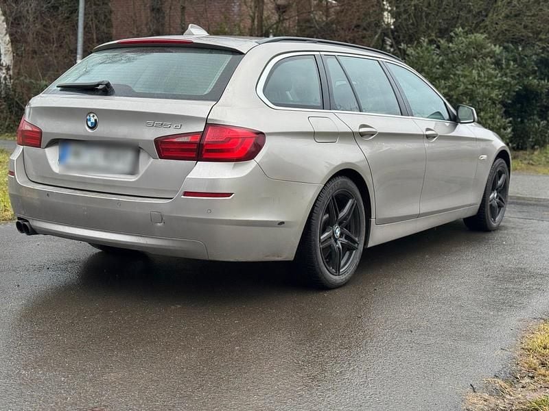 Gebraucht BMW 525 218 PS (160 kW) 2012 Gold Kombi
