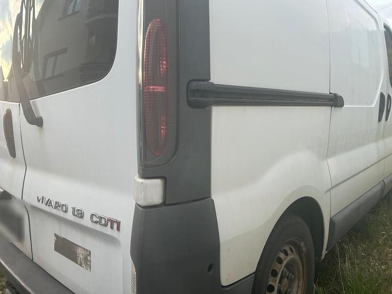 Second-hand Opel Vivaro 101 CP (74 kW) 2006 Alb Monovolum