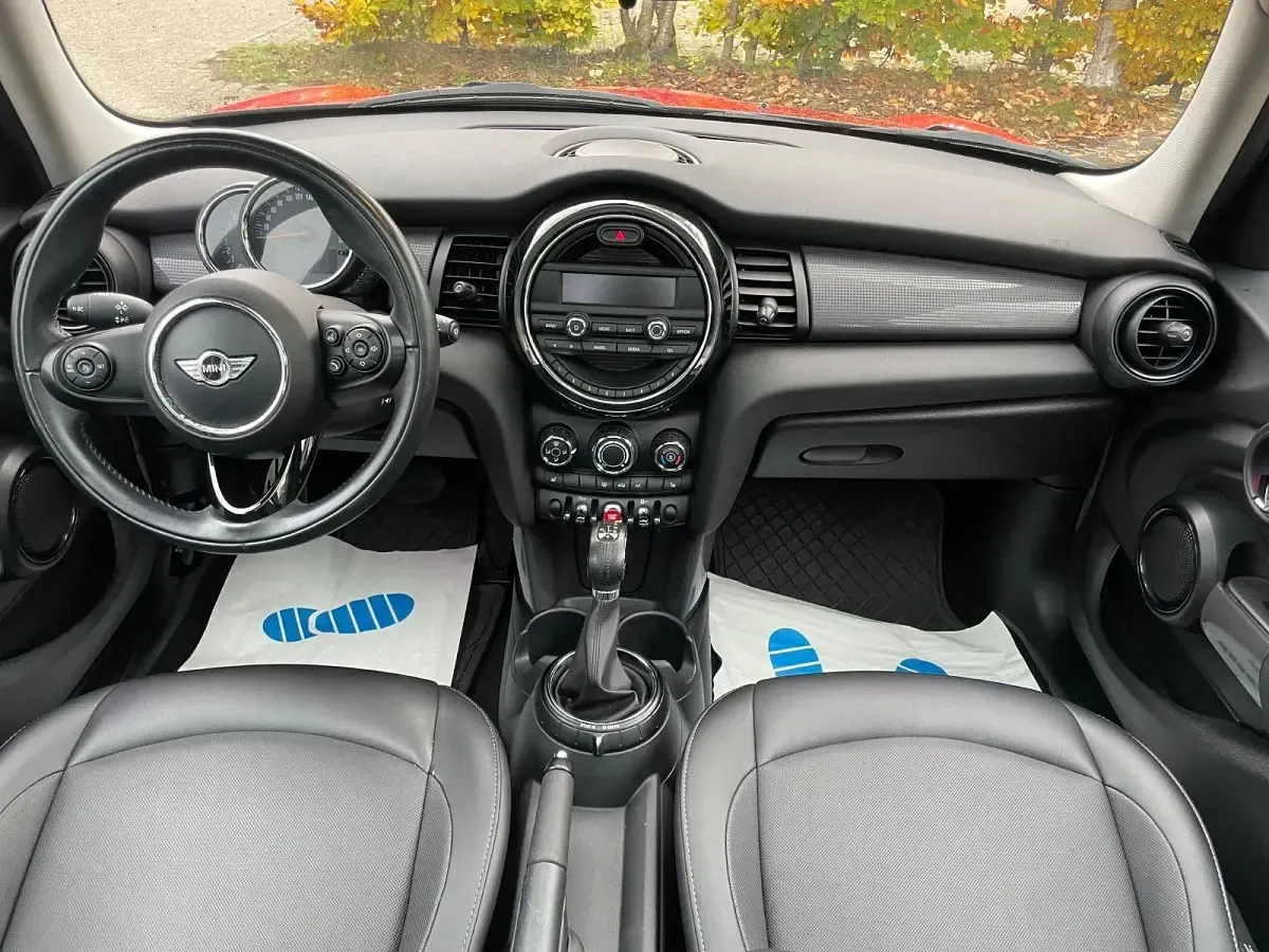 Używany Mini Cooper 136 KM (100 kW) 2016 Czerwony Hatchback