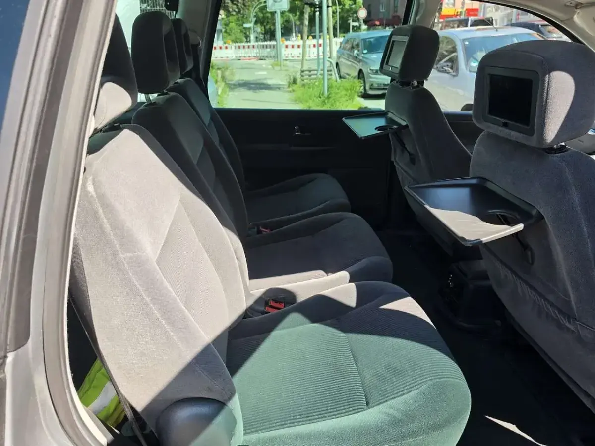 Gebraucht Ford Galaxy Ghia 116 PS (85 kW) 2004 Silber Van / Kleinbus