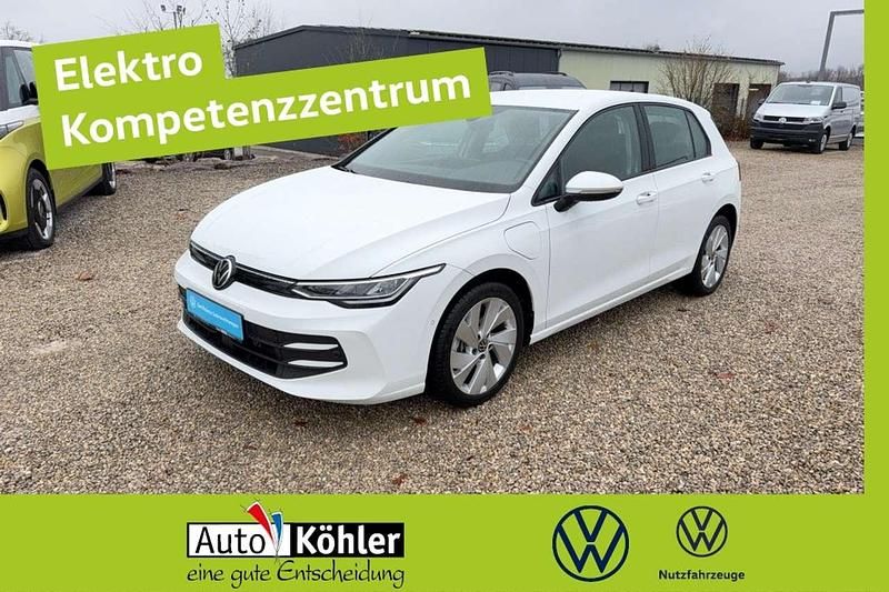 Pure white Gebraucht 2025 VW Golf Life Limousine | 34.170 € - Bild 1/3