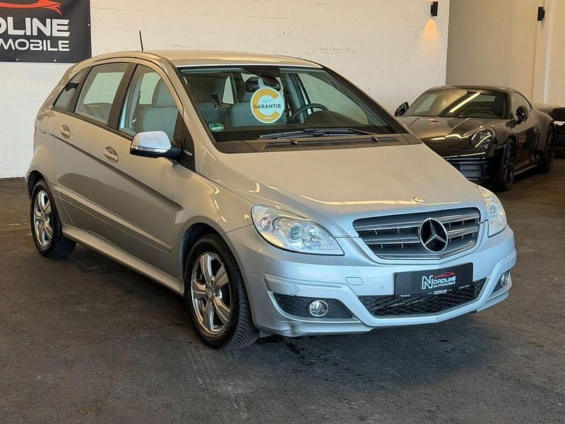 Gebraucht Mercedes B160 95 PS (69 kW) 2009 Silber Van / Kleinbus