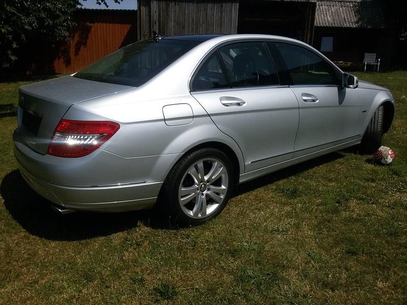 Silber Gebraucht 2008 Mercedes C230 Limousine | 7.100 € (Fairer Preis) - Bild 1/4