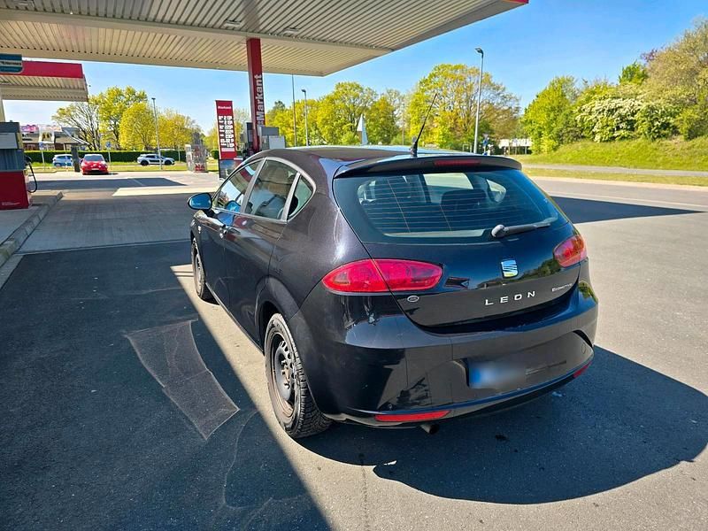 Usata Seat Leon 101 CV (74 kW) 2011 Nero Utilitaria