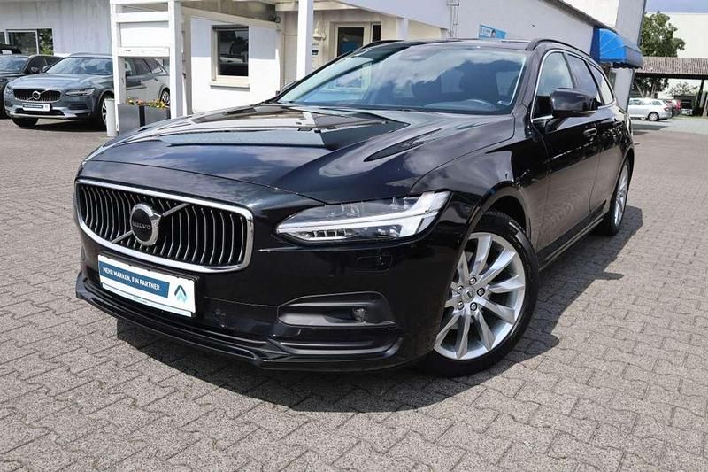 Gebraucht Volvo V90 Momentum 197 PS (144 kW) 2022 Onyx black Kombi