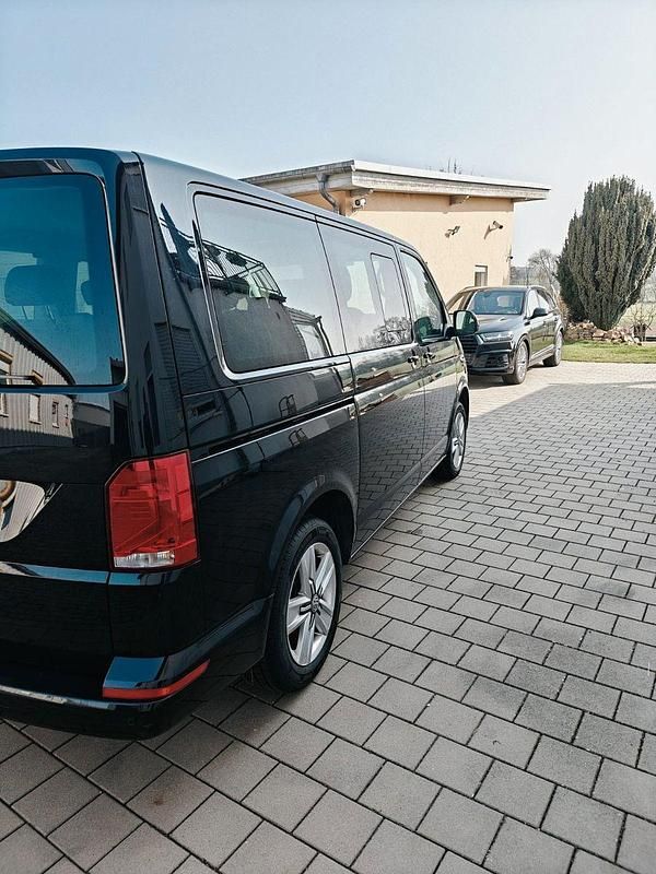 Gebraucht VW Multivan 204 PS (150 kW) 2023 Schwarz Van