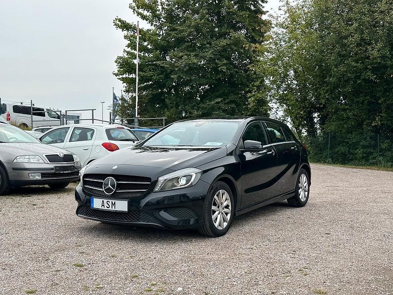 Schwarz Gebraucht 2013 Mercedes A180 Limousine | 6.790 € (Superpreis) - Bild 1/3