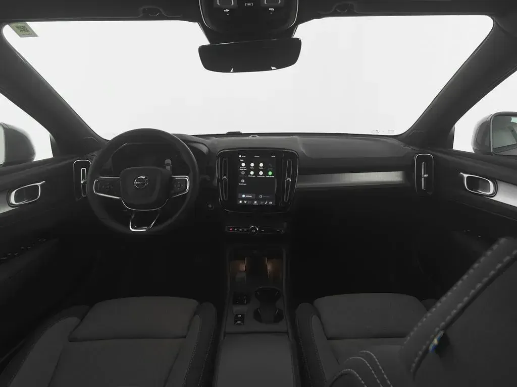 Gebraucht Volvo XC40 Core 163 PS (119 kW) 2024 Vapour grey / metallic SUV