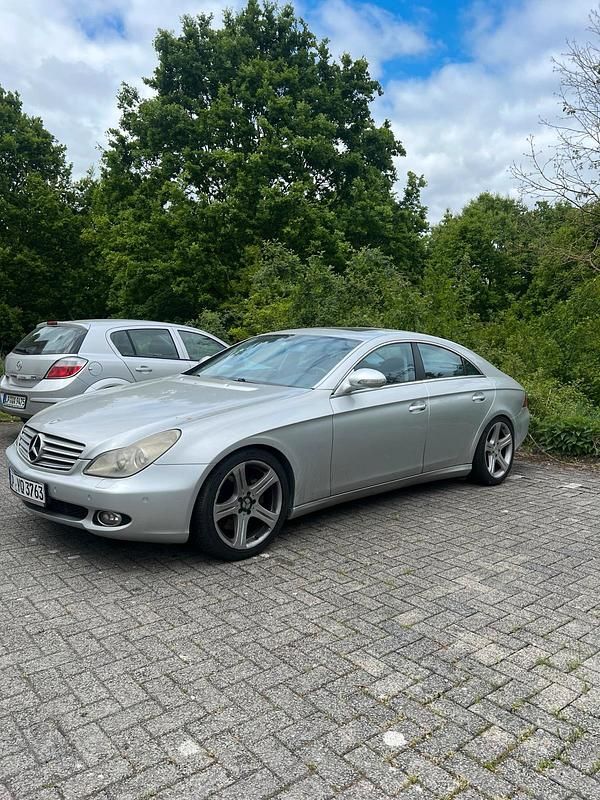 Silber Gebraucht 2005 Mercedes CLS500 Coupé | 7.000 € - Bild 1/4