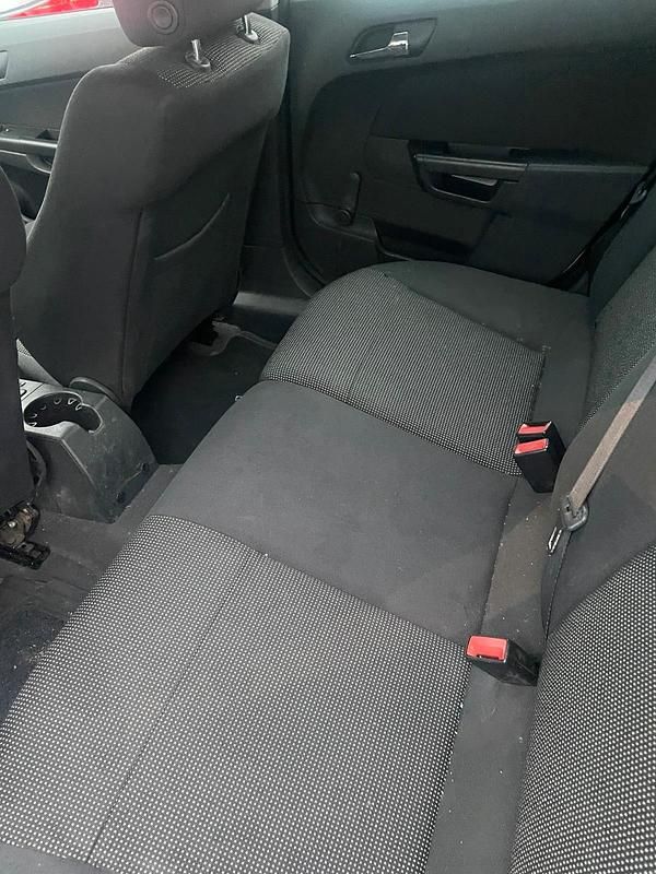 Second-hand Opel Astra 110 CP (80 kW) 2010 Negru Break