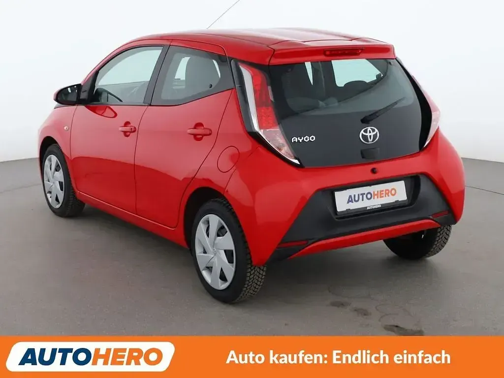 Gebraucht Toyota Aygo X-play 69 PS (50 kW) 2018 Super red v Kleinwagen