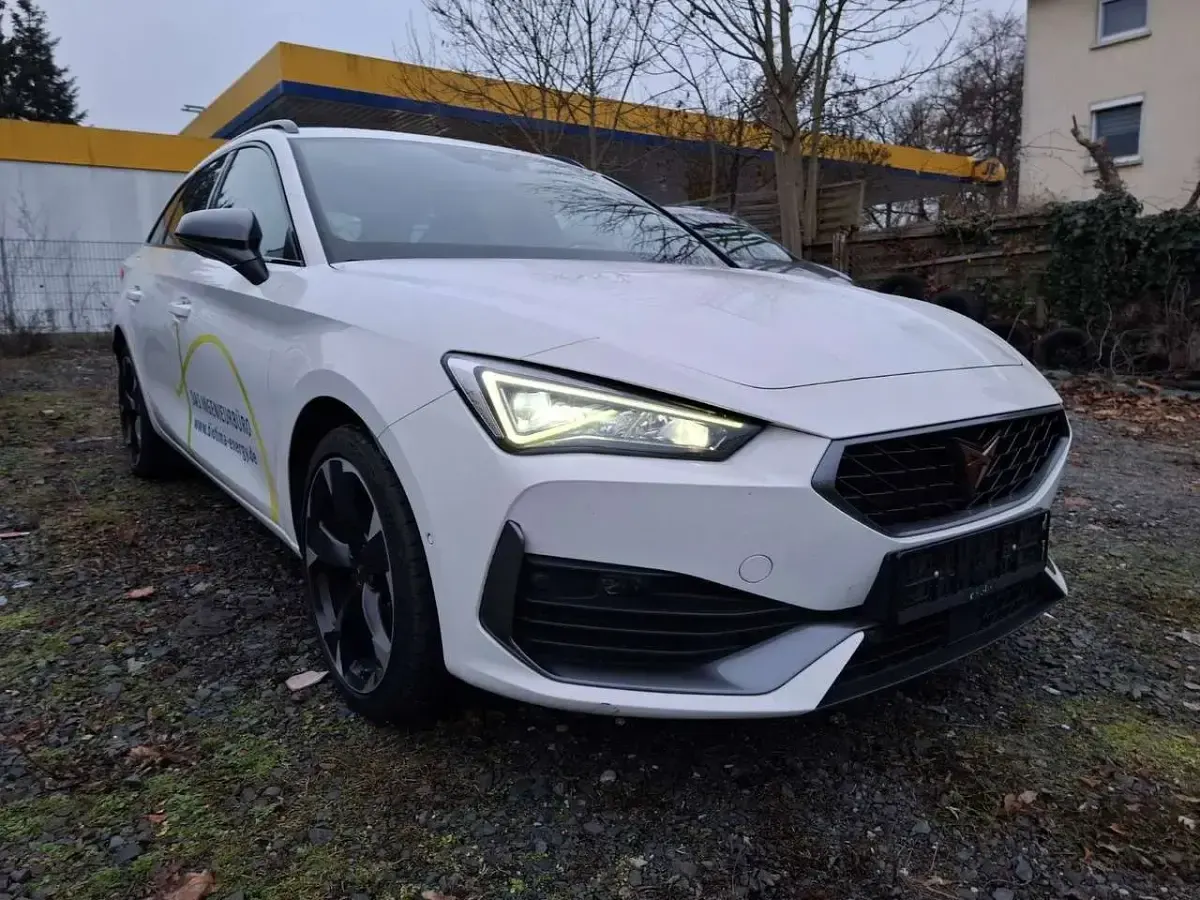 Gebraucht Cupra Leon 150 PS (110 kW) 2022 Weiß Limousine