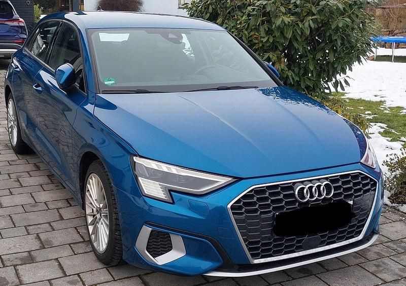 Second-hand Audi A3 Advanced 150 CP (110 kW) 2023 Albastru Berlinǎ