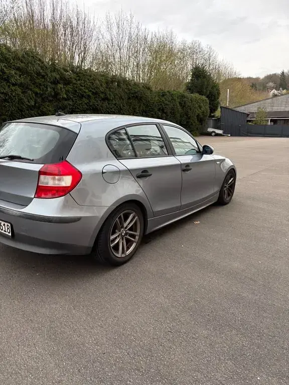 Używany BMW 116 Basis 122 KM (89 kW) 2004 Szary Hatchback