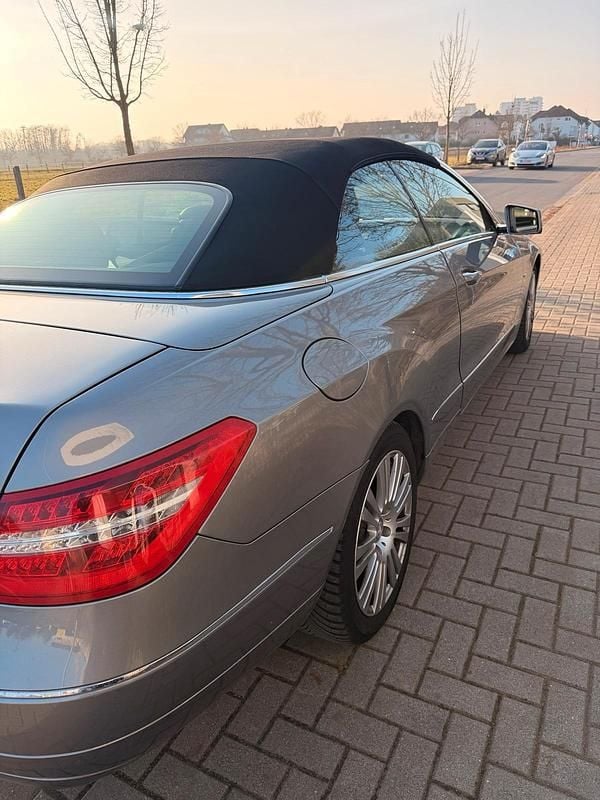 Gebraucht Mercedes E220 170 PS (125 kW) 2011 Grau Cabrio