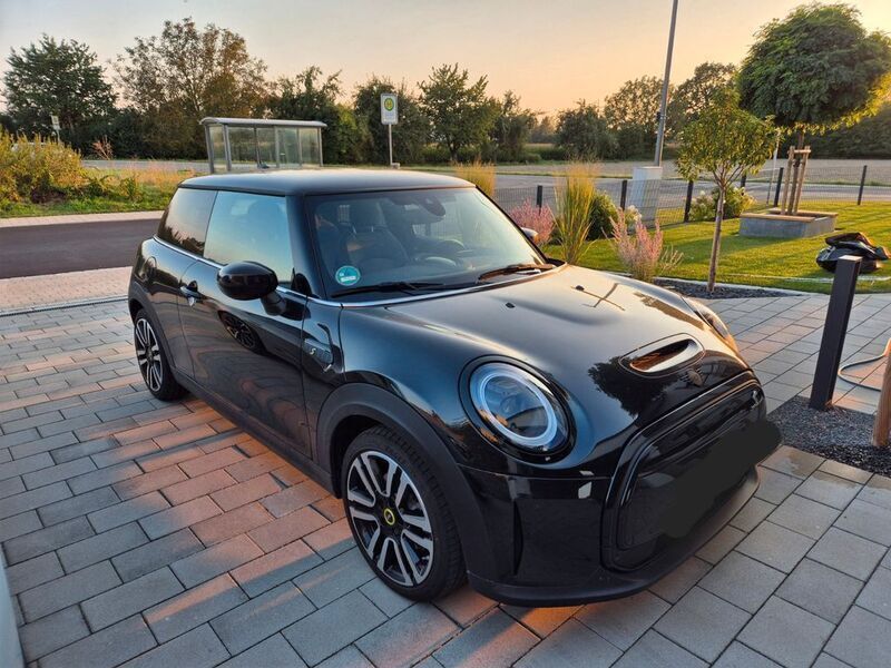 Schwarz Gebraucht 2023 Mini Cooper SE Classic Kleinwagen | 20.300 € (Guter Preis) - Bild 1/4