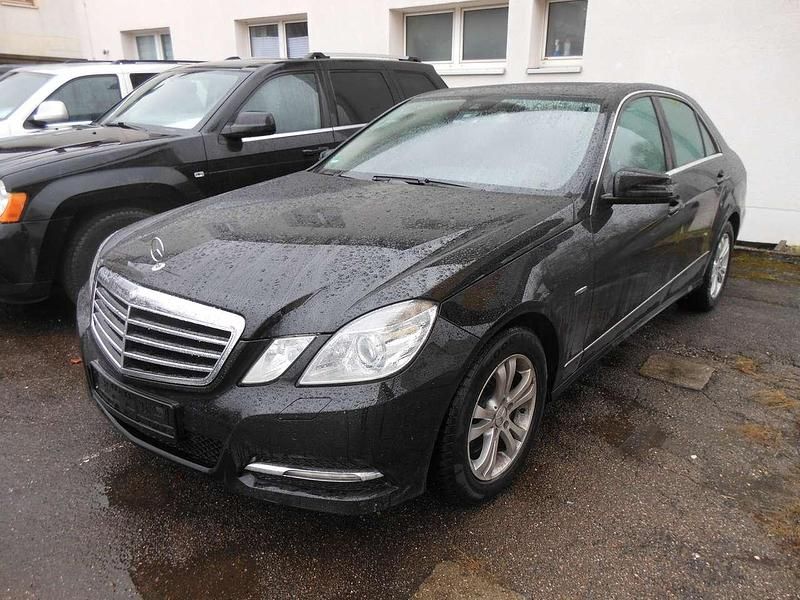 Gebraucht Mercedes E250 204 PS (150 kW) 2011 Obsidianschwarz  metalliclack Limousine