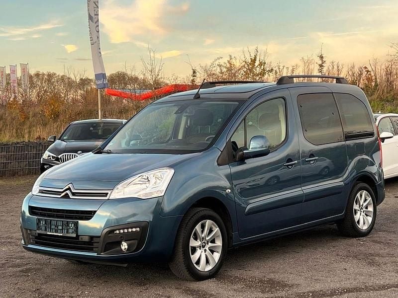 Blau Gebraucht 2018 Citroën Berlingo Shine Kombi | 13.950 € (Superpreis) - Bild 1/4