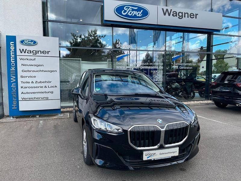 Schwarz Gebraucht 2022 BMW 218 Van / Kleinbus | 23.930 € (Fairer Preis) - Bild 1/4