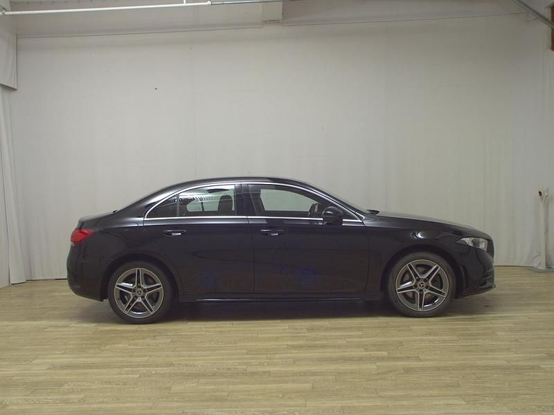 Schwarz Gebraucht 2022 Mercedes A250 AMG line Limousine | 24.480 € (Guter Preis) - Bild 1/4