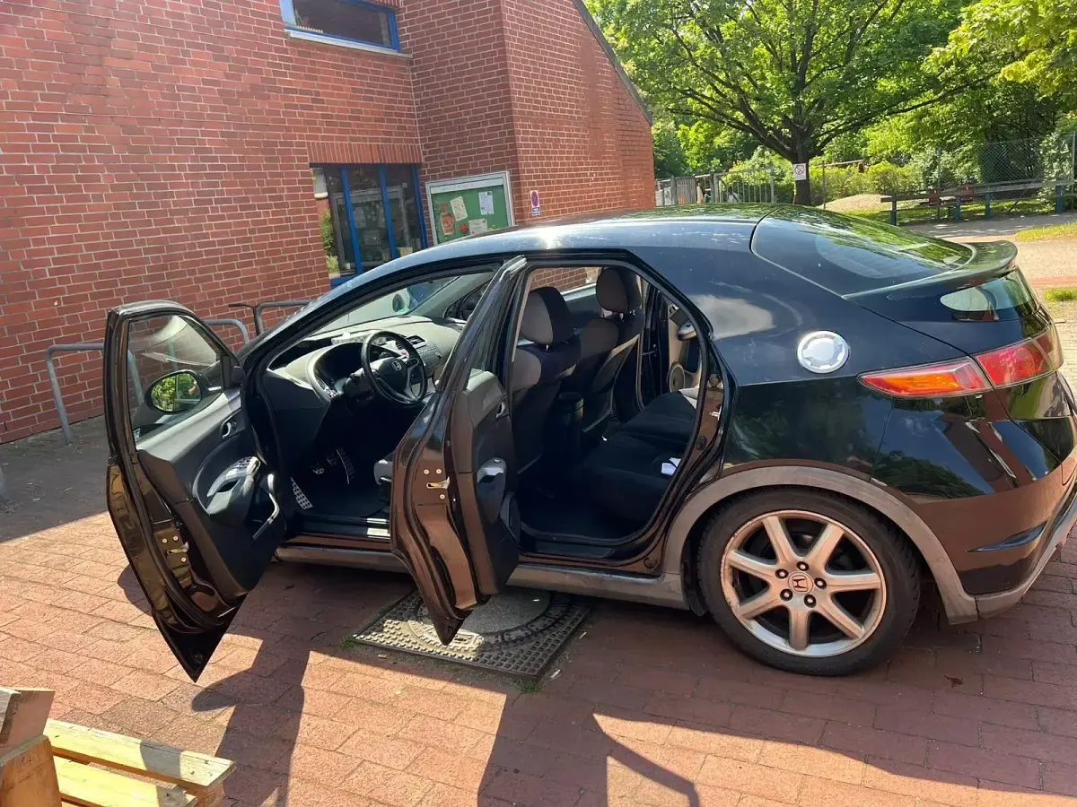 Gebraucht Honda Civic 140 PS (102 kW) 2008 Schwarz Limousine