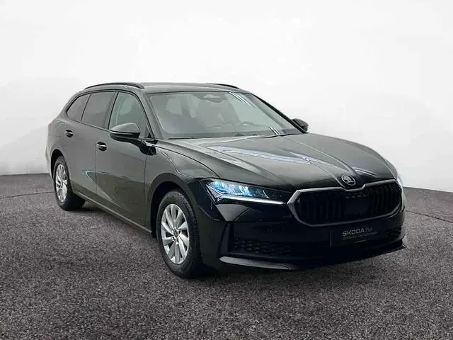 Gebraucht Skoda Superb Essence 150 PS (110 kW) 2025 Schwarz Kombi
