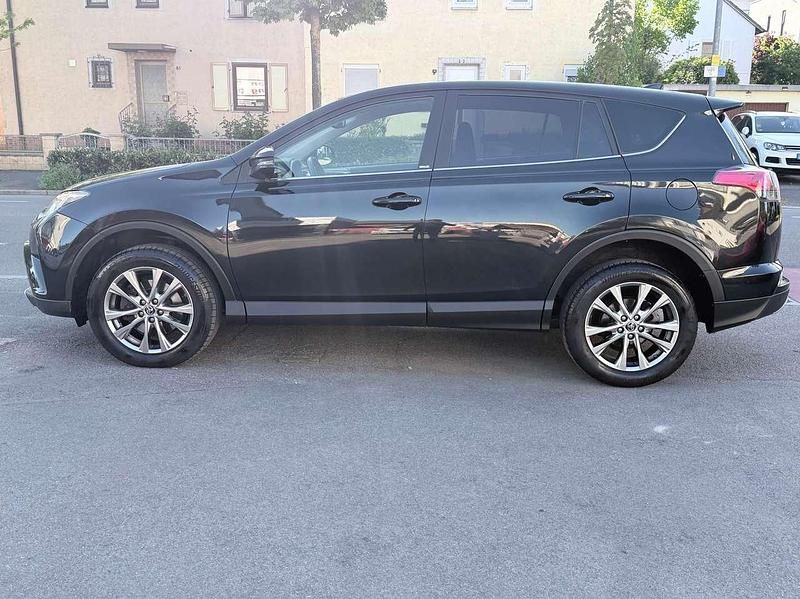 Gebraucht Toyota RAV4 Edition-S 143 PS (105 kW) 2016 Black mica / ink SUV