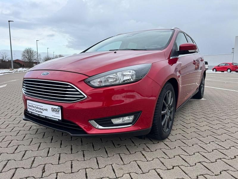 Gebraucht Ford Focus Titanium 125 PS (91 kW) 2016 Rot Kombi