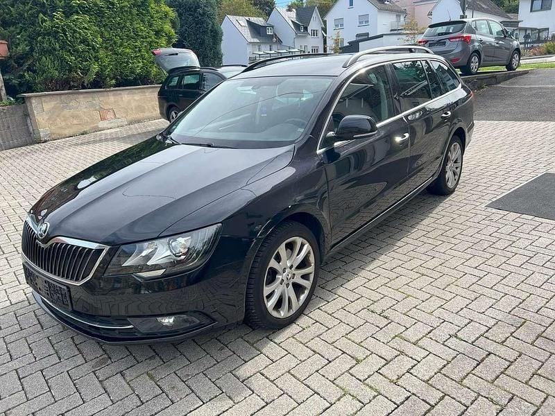 Cerna magic/black magic Gebraucht 2015 Skoda Superb Best of Kombi | 7.490 € (Guter Preis) - Bild 1/4