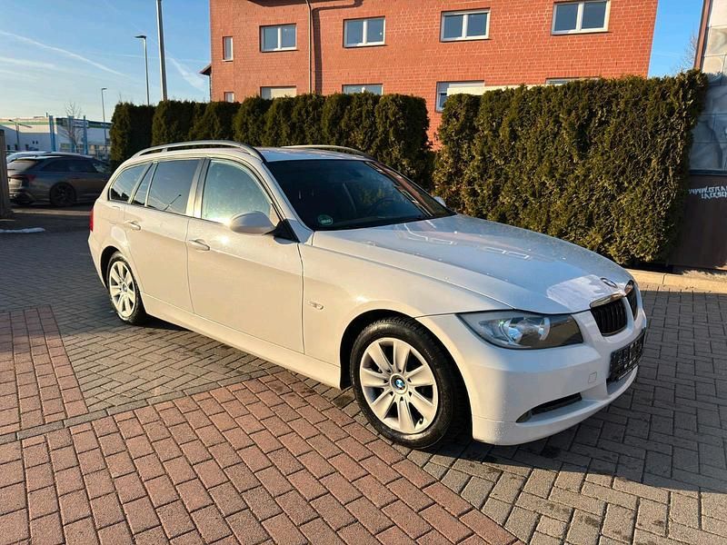 Weiß Gebraucht 2008 BMW 318 Kombi | 2.100 € (Superpreis) - Bild 1/4