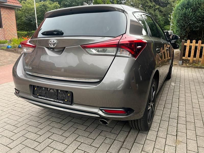 Gebraucht Toyota Auris Edition-S 111 PS (81 kW) 2017 Grau Kleinwagen