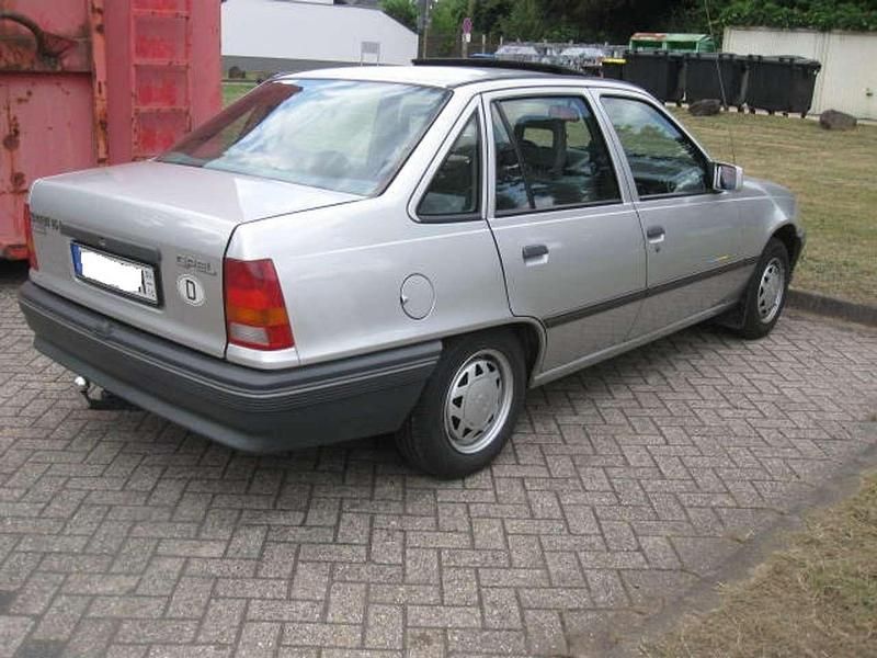 Gebraucht Opel Kadett 75 PS (55 kW) 1988 Silber Kleinwagen