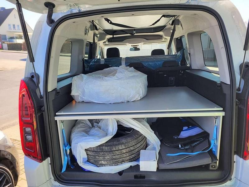 Gebraucht Opel Combo Elegance 131 PS (96 kW) 2024 Jade weiss/arktis weiss