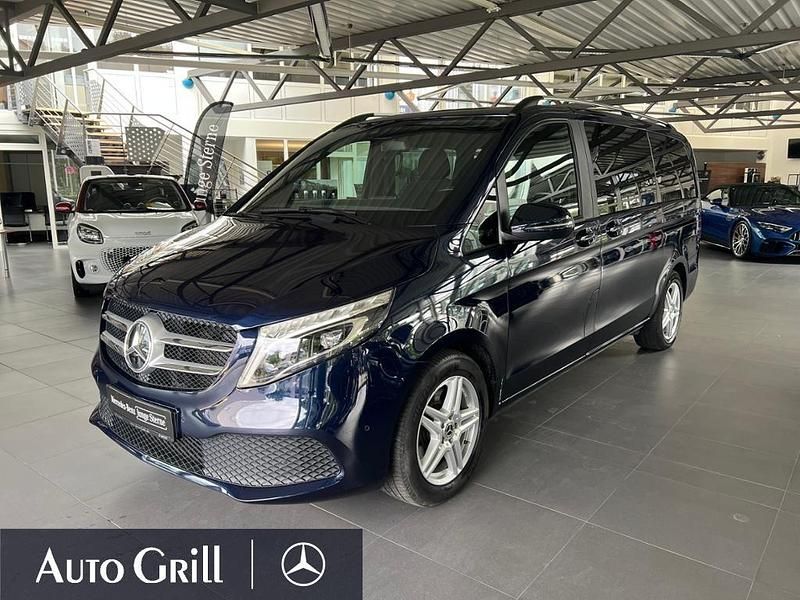 Blau Gebraucht 2020 Mercedes V220 Sport Van / Kleinbus | 44.950 € (Fairer Preis) - Bild 1/4
