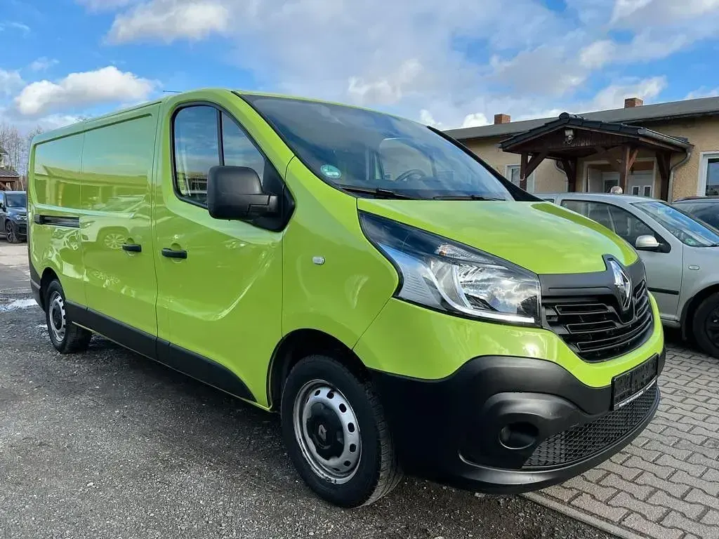 Gebraucht Renault Trafic Komfort 120 PS (88 kW) 2017 Grün Van / Kleinbus