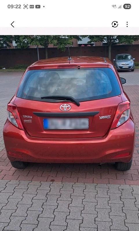 Gebraucht Toyota Yaris 69 PS (50 kW) 2012 Rot Kleinwagen