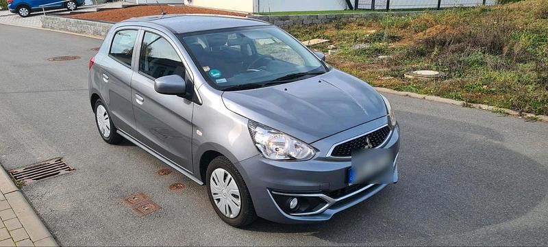 Grau Gebraucht 2018 Mitsubishi Space Star Kleinwagen | 6.300 € (Fairer Preis) - Bild 1/4