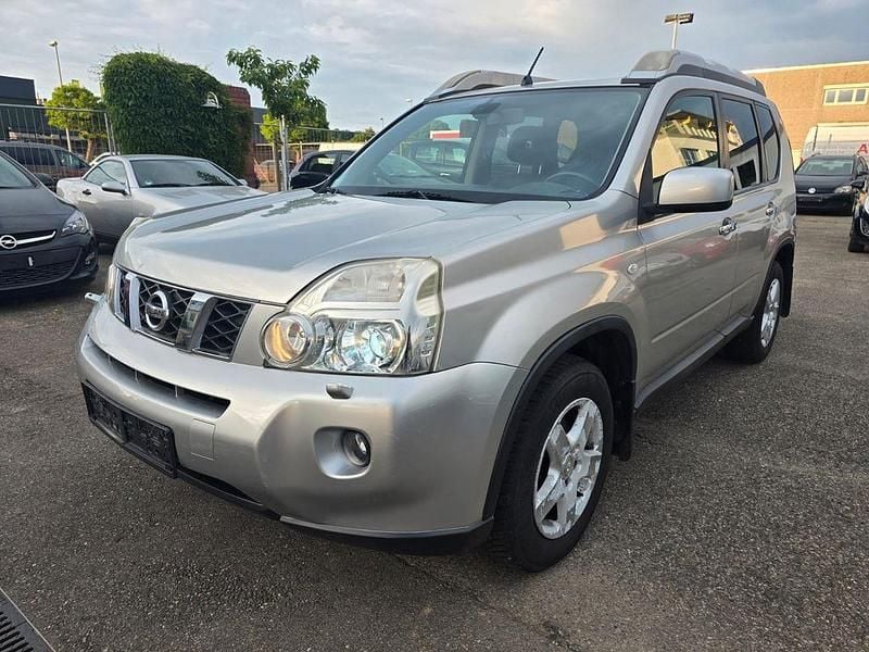 Grau Gebraucht 2011 Nissan X-Trail SUV | 5.000 € - Bild 1/4