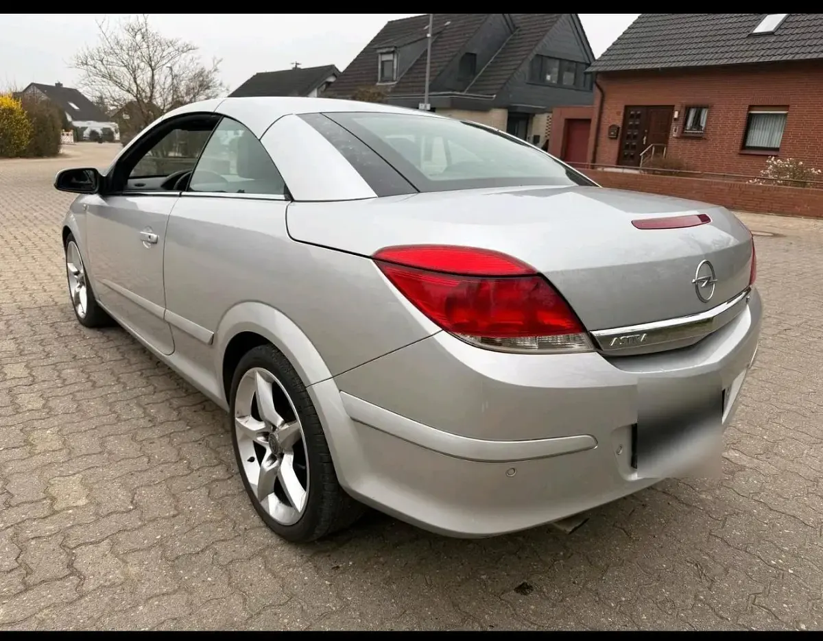 Gebraucht Opel Astra 140 PS (102 kW) 2007 Silber Cabrio